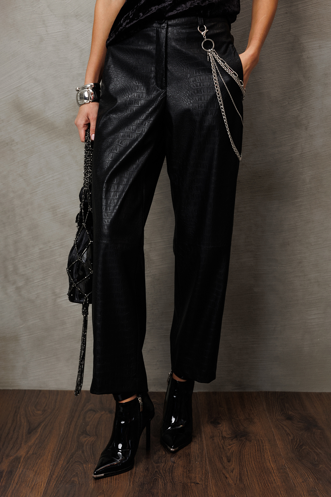 3237 брюки, 3241 цепочка, 3242 сумка (черный) (1)